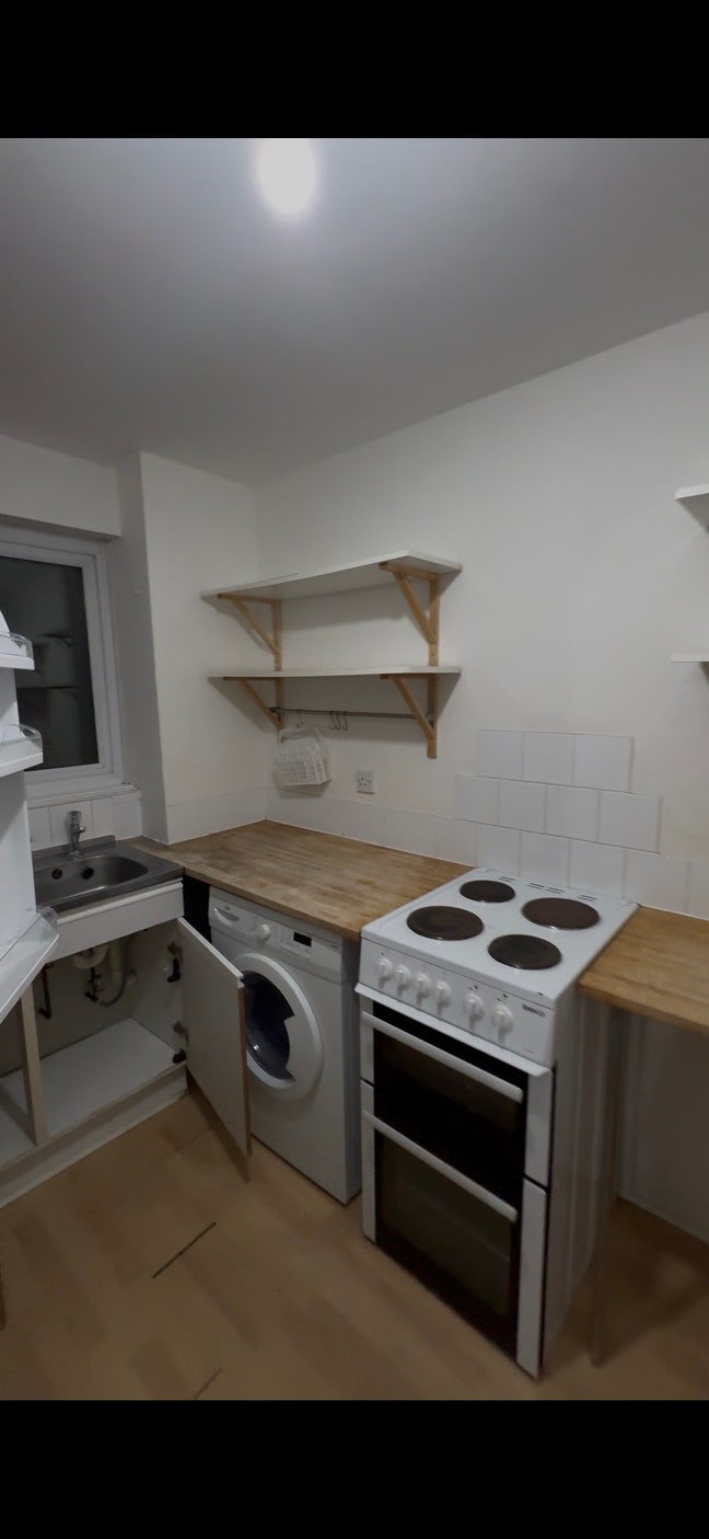 1 Bedroom flat need new tenant ASAP Main Photo