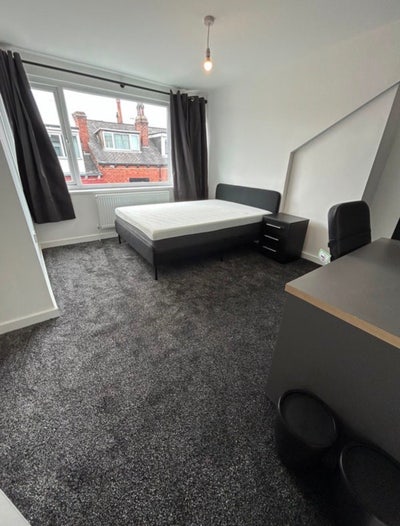 Seeking one female (only) in a shared female house Main Photo