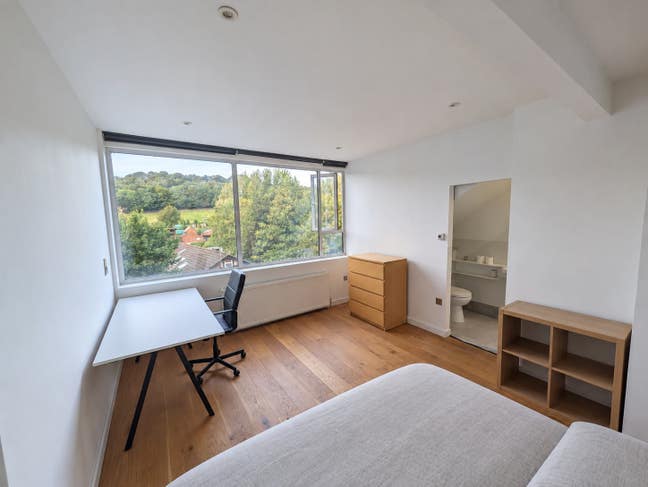 Spacious Four Bedroom House Share - All Bills Inc! Main Photo