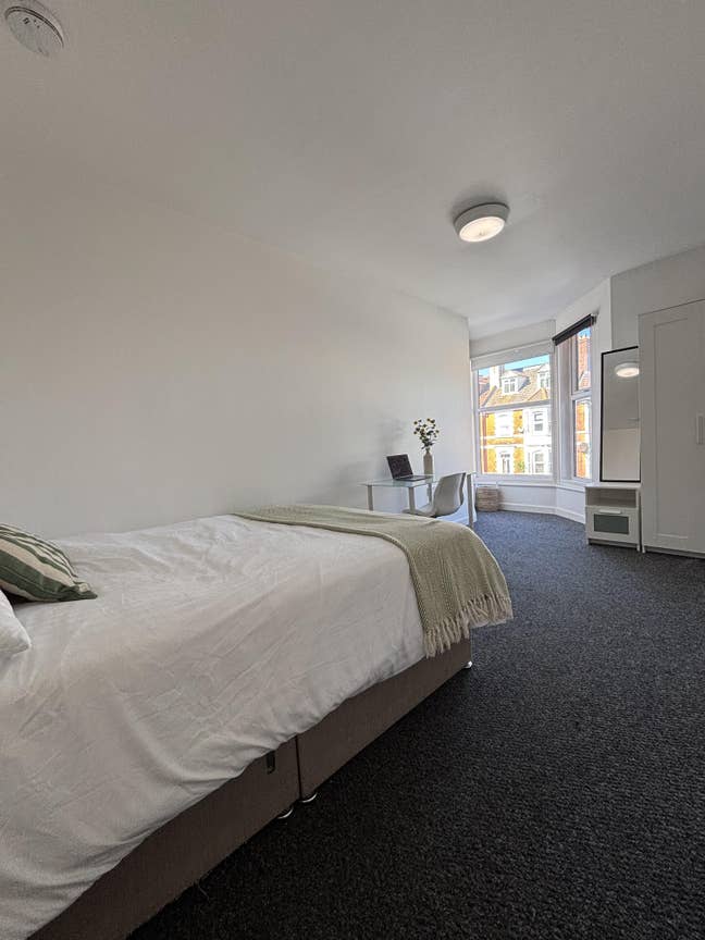 *50% Off First months rent* -Double room in centre Main Photo
