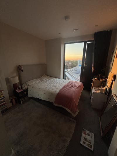 Spacious and bright room in West London 🍃 🌞  Main Photo