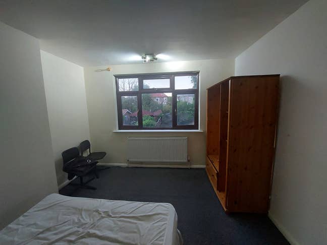 2 Rooms Available To Rent - Shared Accomodation Main Photo
