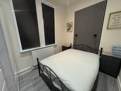 One Double Bed Ensuite Flat (Single or Double) Main Photo
