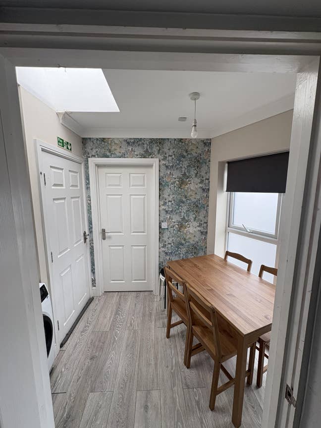 Modern En Suite Double Rooms Available Main Photo