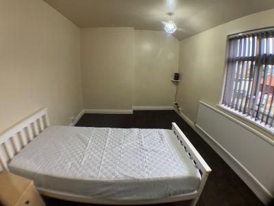 Single Room to Rent (Close to town centre)  Main Photo