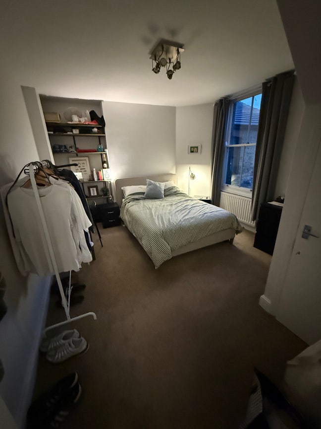 1 Double Room (Unfurnished) part of 3 bed. Main Photo