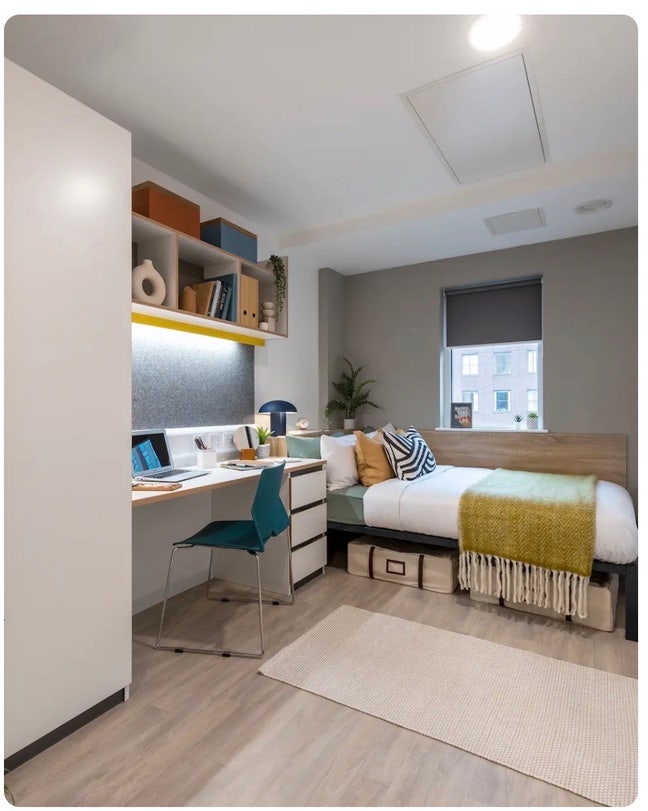 Tenancy Takeover for en-suite Room  Main Photo