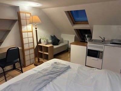 Newly refurnished  loft room/studio Main Photo