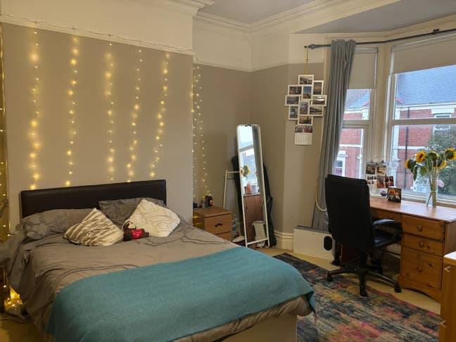 Huge double room in friendly professional house  Main Photo
