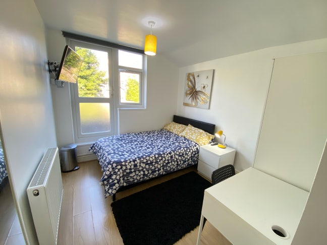 A Brand New  Bedroom in a friendly  House  Main Photo