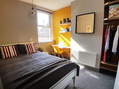 Great room in a fantastic Cathays home Main Photo