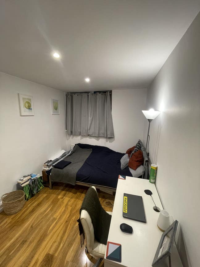 Double Bed Room - Very well connected location Main Photo