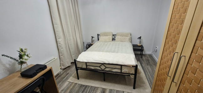 En-suite Double Bedroom Main Photo