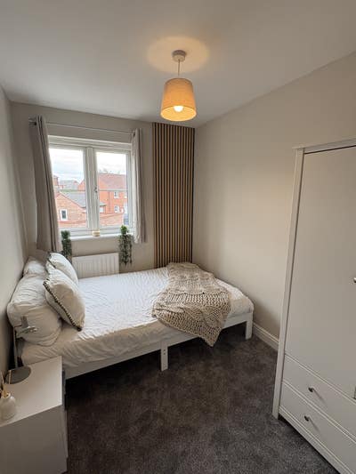 Furnished bedroom available to rent in Malton Main Photo