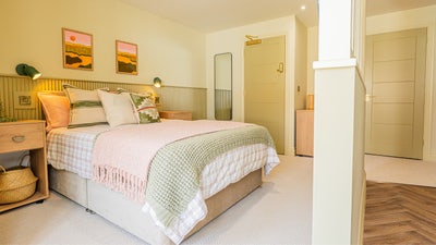 🏡 Extra Large Room with Private Kichenette Main Photo