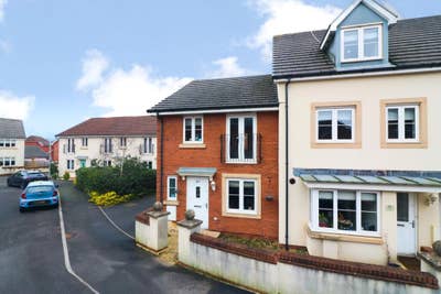 Lovely 3 bed end terraced house Main Photo