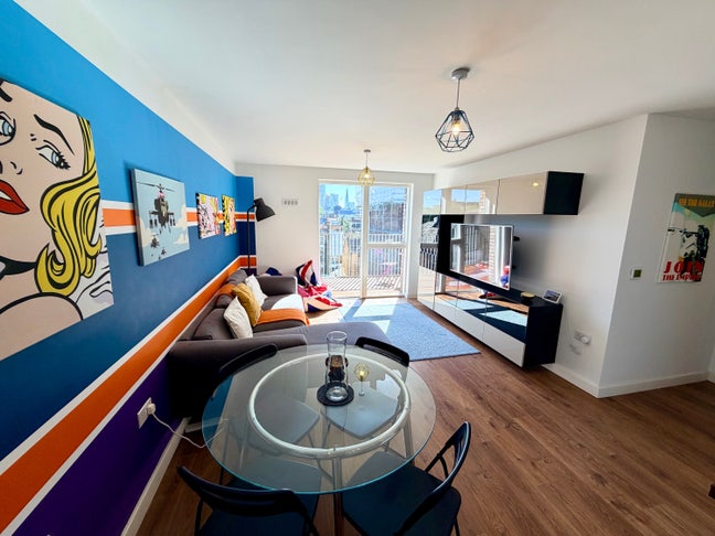 Shard View-High end-2b1b-Balcony-Move ASAP-Old Str Main Photo