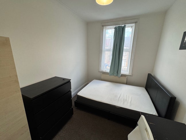 Large Single room- 5 min from Wembley central  Main Photo