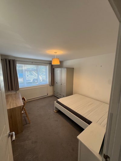 Modern Double Room in great area of Maidenhead Main Photo