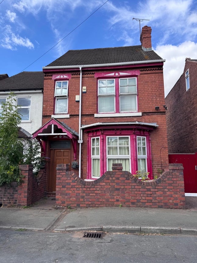 House Share - 3 rooms available in Wolverhampton  Main Photo