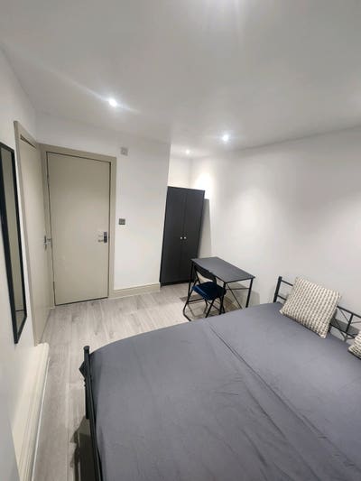  Double ensuite room  *No Deposit* Main Photo