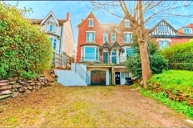 6xRooms/Flats to rent:  4x Double rooms & 2x Flats Main Photo