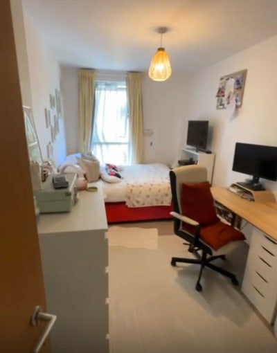 Double Bed, with a huge hall and separate kitchen! Main Photo