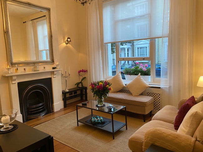 A charming 2 bedroom flat with private terrace. Main Photo