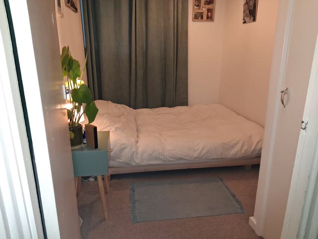 Small room with double bed  Main Photo