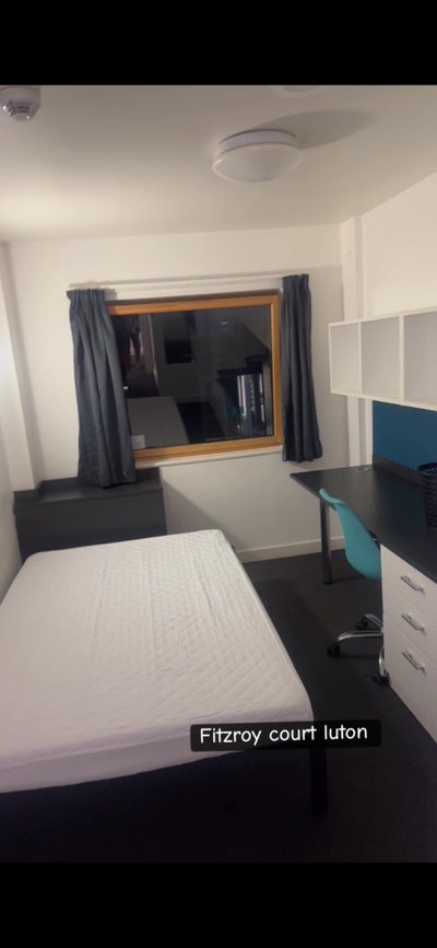 Room at Fitzroy Court, LU1. En-suite Double Main Photo