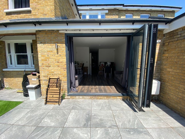 Luxury 2 Bed Croydon Gated Development  Main Photo