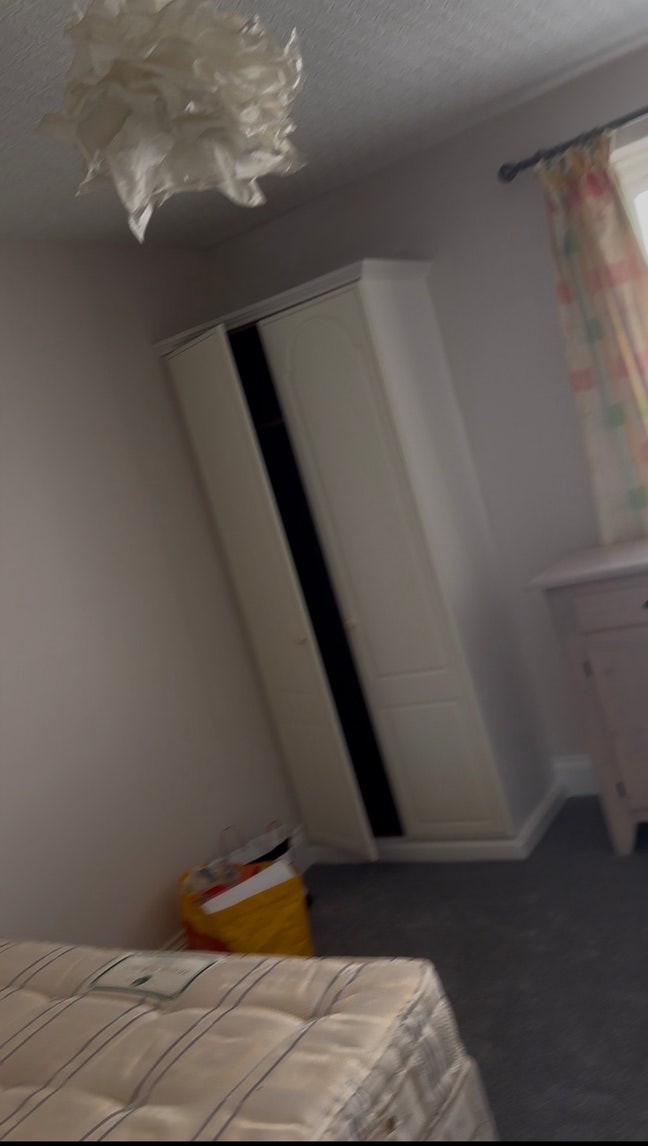 1 double room in a 3 bedroom flat  Main Photo