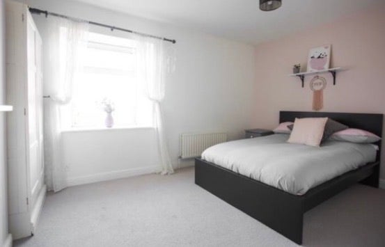 Spacious Double Room - Private Bathroom & Lounge Main Photo