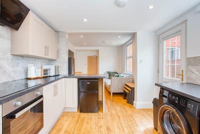 Newly Refurbished Double En-Suites | Bills Include Main Photo