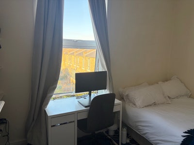 Double Room - Well Connected - West London Main Photo