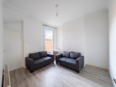 A beautiful 4 bedroom house in Maryland E15 Main Photo