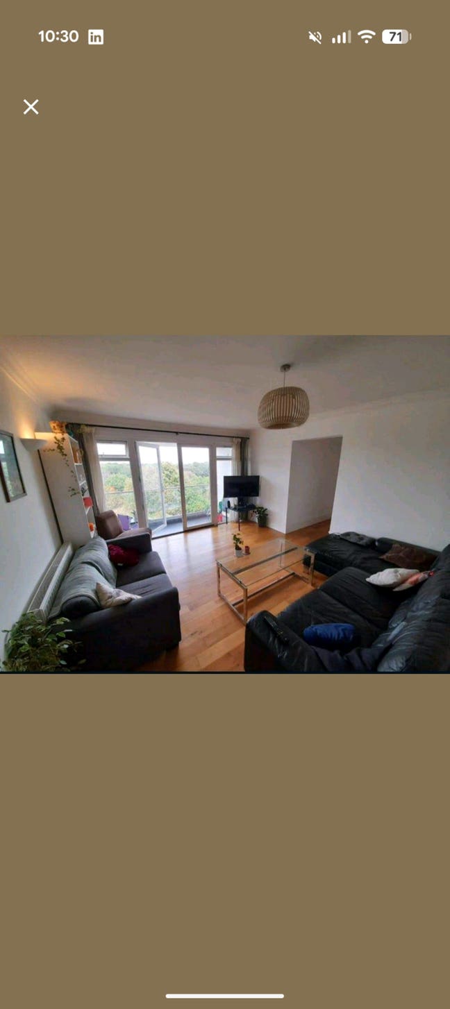 Double room available in Modern Barnes flat Main Photo