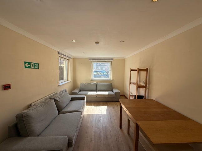 Student House-Share Main Photo
