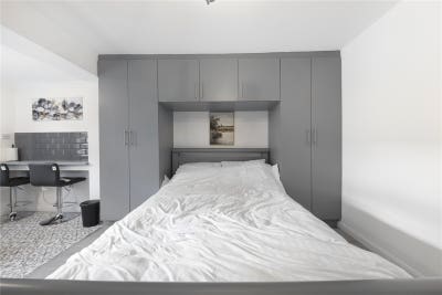 Studio with roof terrace on Chatsworth road, E5 Main Photo