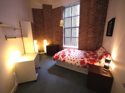 Stylish Warehouse Apartment - Large Double Room Main Photo