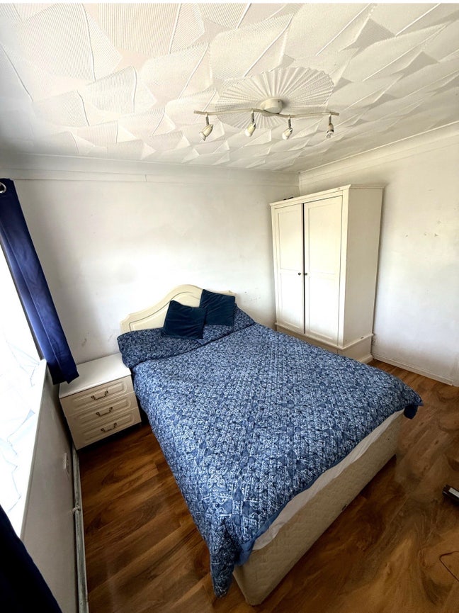 Spacious Double ,walking distance from town Main Photo