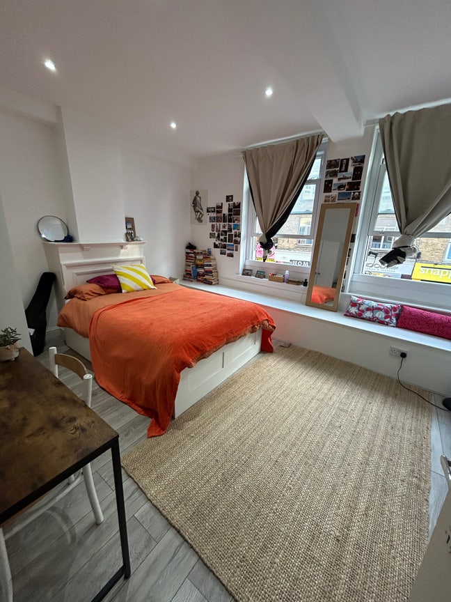Bright Double Room in Hackney Central  Main Photo