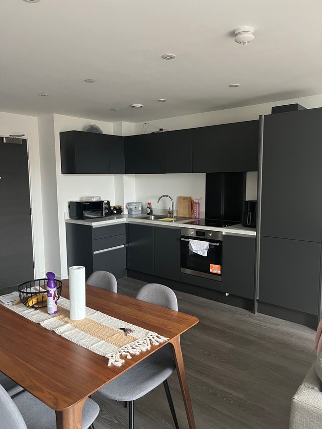 Spacious En-suite room in 2bed apartment  Main Photo