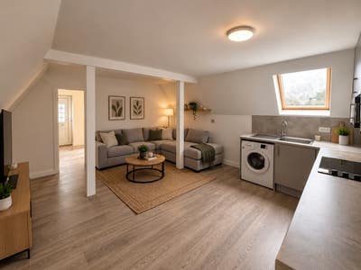 3 Bedroom Flat in Norbury  Main Photo