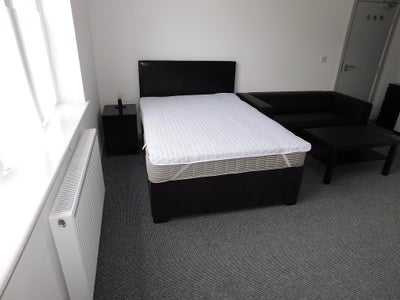 **Double room with en-suite shower room** Main Photo