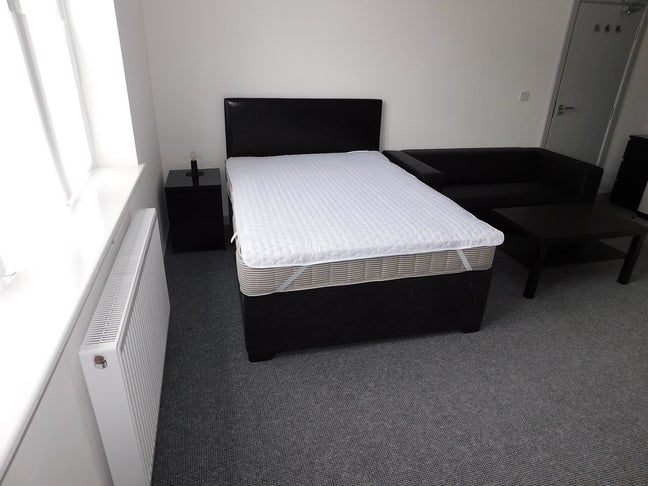 **Double room with en-suite shower room** Main Photo