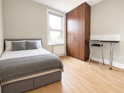 Self Contained Studio Flat Located in SE18 7Qd Main Photo