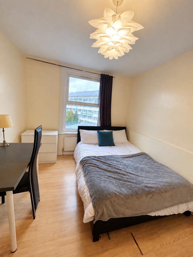 Cosy Room in a 3 Bed Flat- Surrey Quays! Main Photo