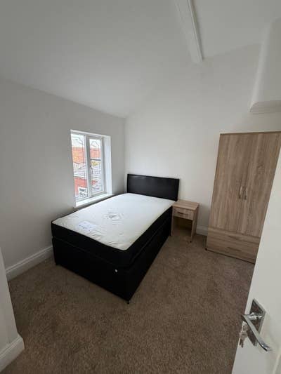 Double Room in WS4. Main Photo
