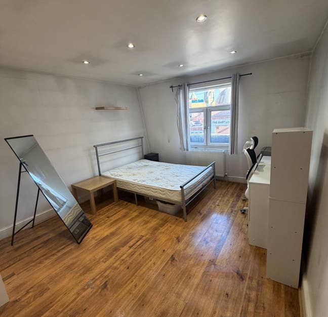 Big Double! 2 Bathrooms! Zone 1 ! Available Now! Main Photo